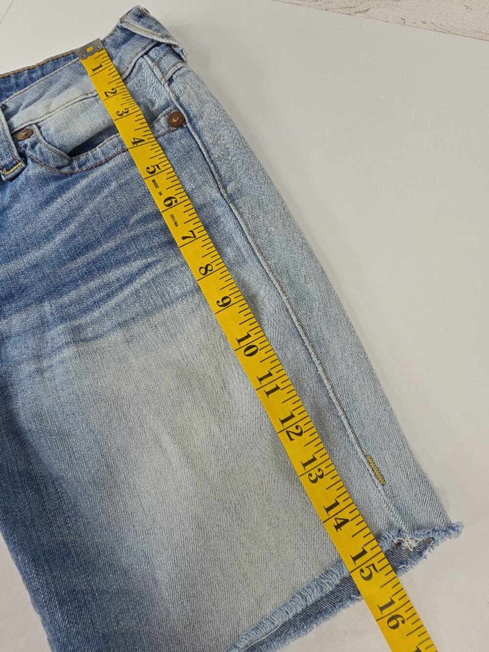 TRUE RELIGION Cutoff Jean Shorts Women’s SZ 27 Blue Denim LOW RISE 7.5in INSEAM - Picture 16 of 16